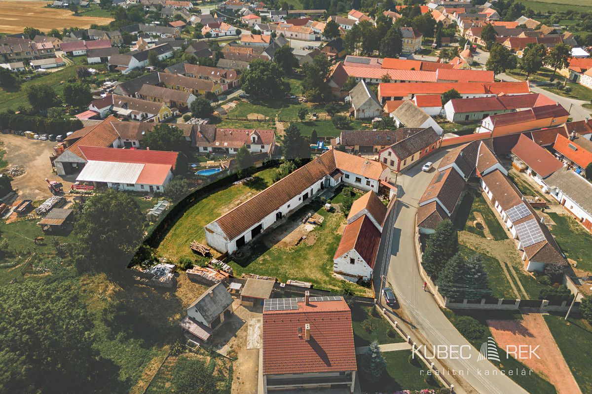 Prodej rodinného domu 145 m², pozemek 2365 m²